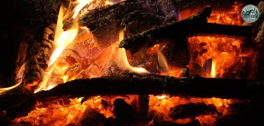 burning_wood_in_brazier.